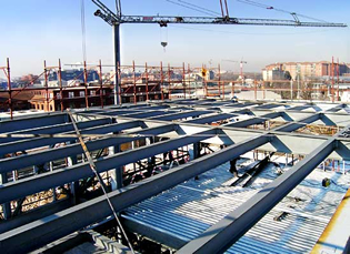 montaggio struttura metallica per costruzione capannone a milano