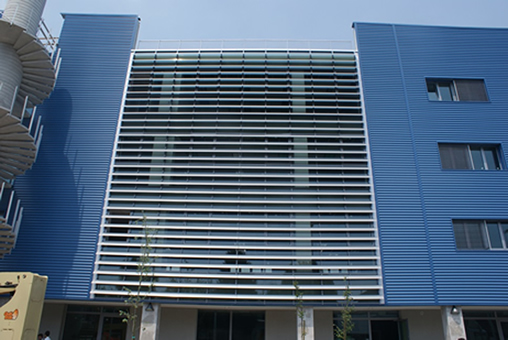 montaggio e posa di rivestimento e infissi in edificio a milano, como, lecco e bergamo